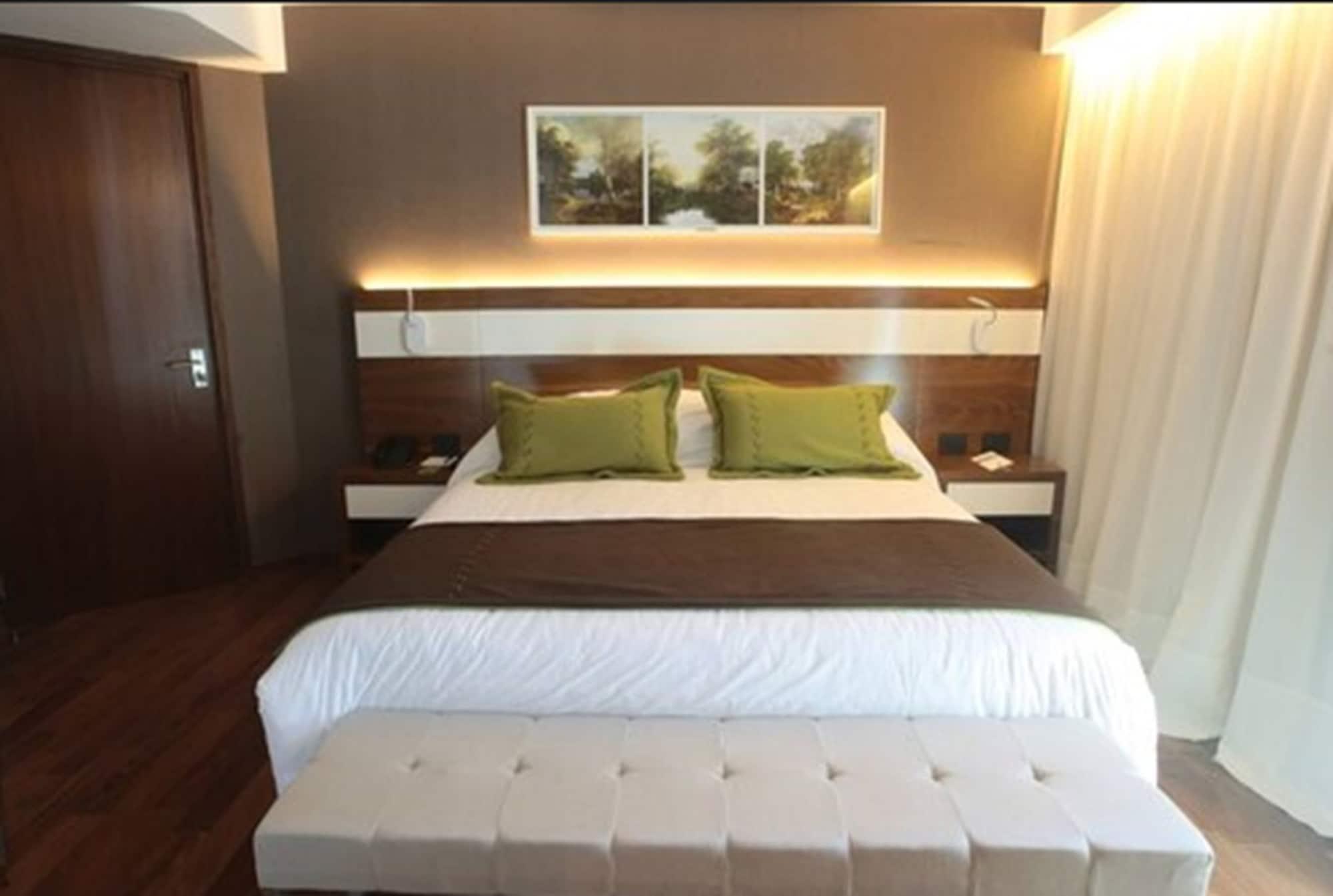 Yrigoyen 111 Hotel คอร์โดบา ภายนอก รูปภาพ