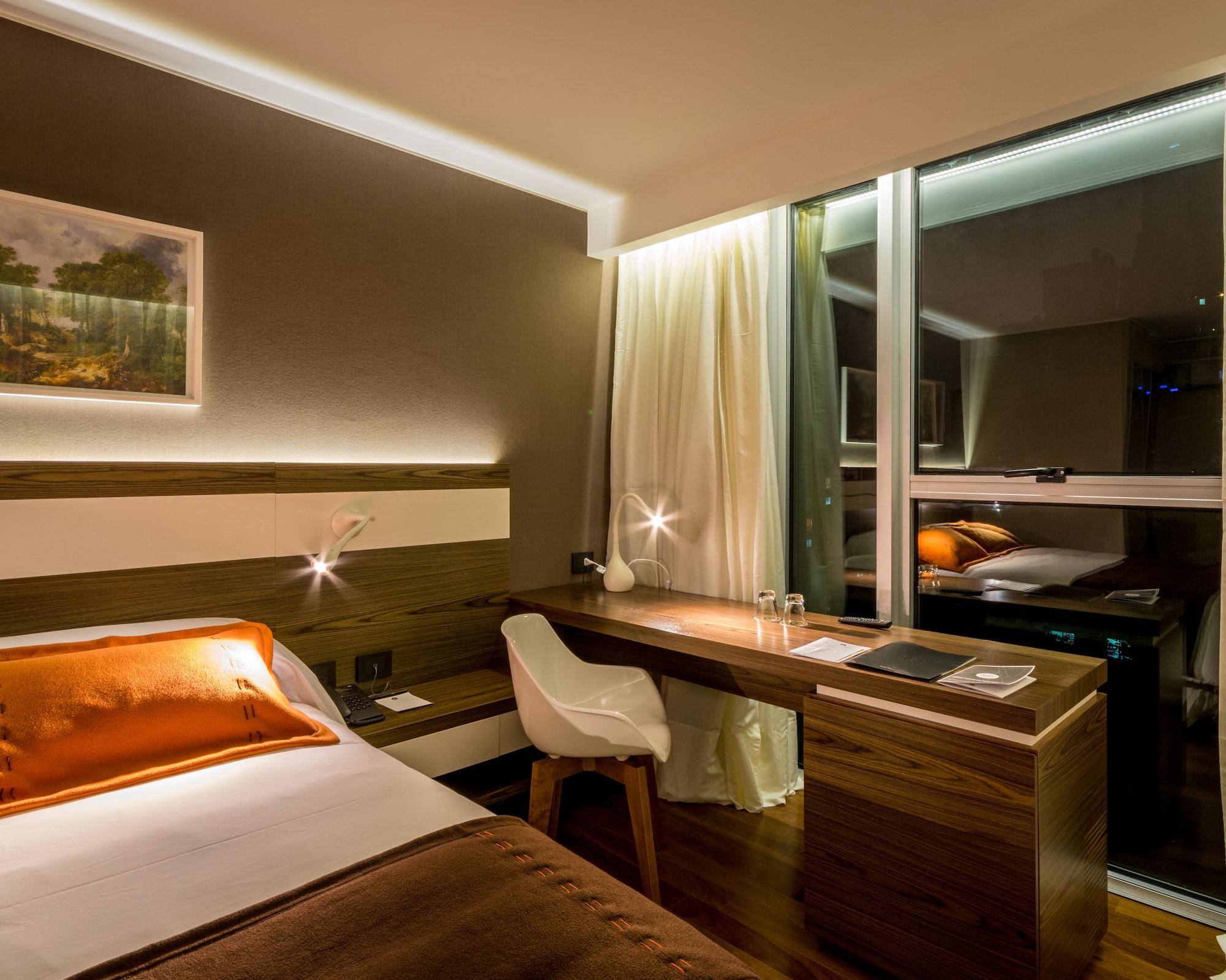 Yrigoyen 111 Hotel คอร์โดบา ภายนอก รูปภาพ